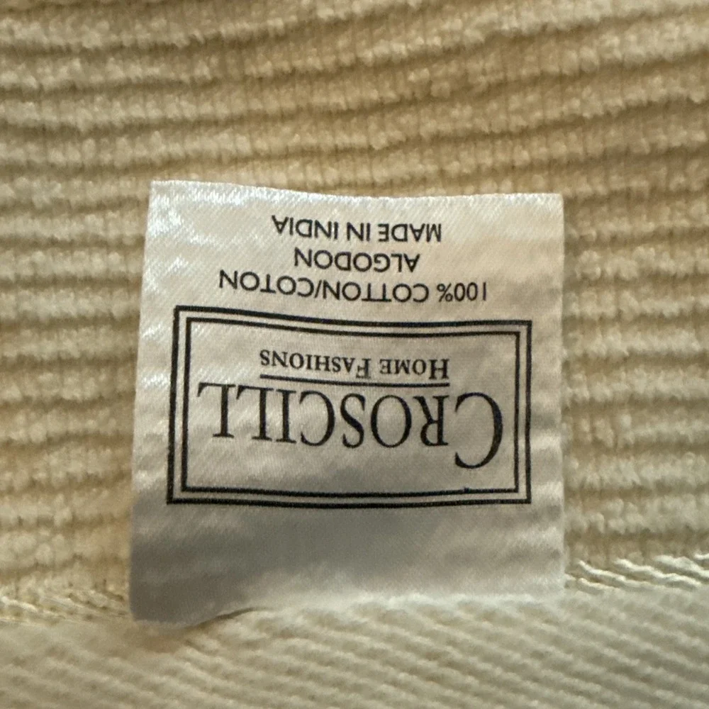 CROSCILL Home Fashions 2 Hand Towels Cotton Floral Decorative Mint condition